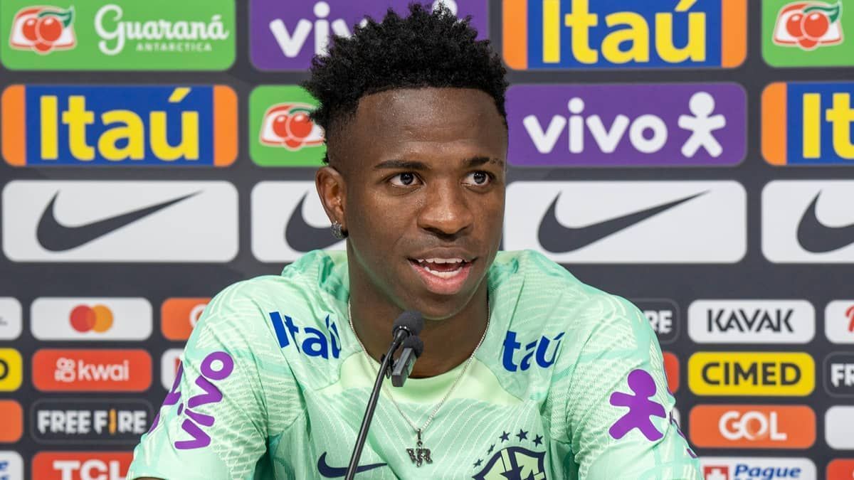 Vini Jr se pronuncia e promete lutar 'por todos que sofrem e não têm voz' 