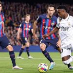 Vini Júnior é ameaçado por torcida do Barcelona durante 'El Clásico'