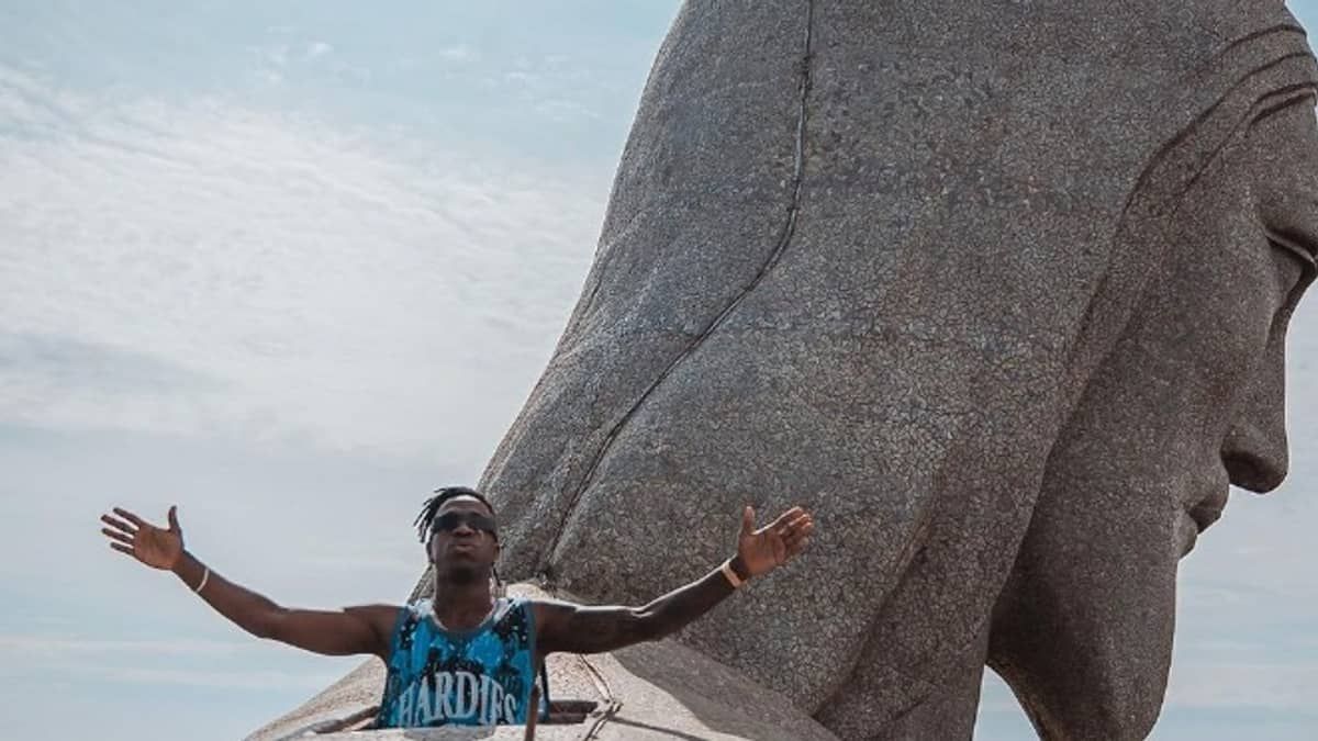 Vini Jr visita Cristo Redentor com 'parça' do Real Madrid; veja vídeo