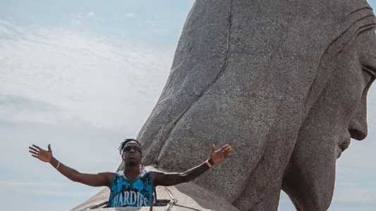 Vini visitou o Cristo e publicou registros nesta terça-feira (11)
