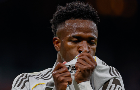 Vini Jr. celebra gol em Real Madrid 2 x 1 Rayo Vallecano, em LaLiga 2025/2026