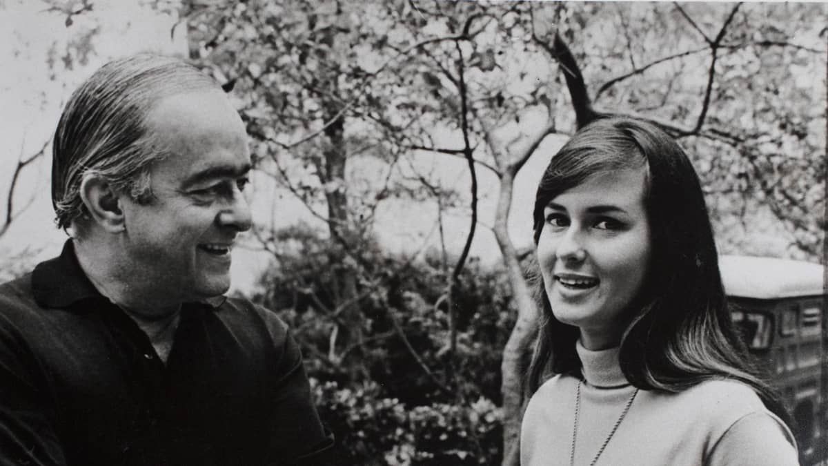 Eterna 'Garota de Ipanema', Helô Pinheiro escreve poema em homenagem aos 30 anos sem Tom Jobim