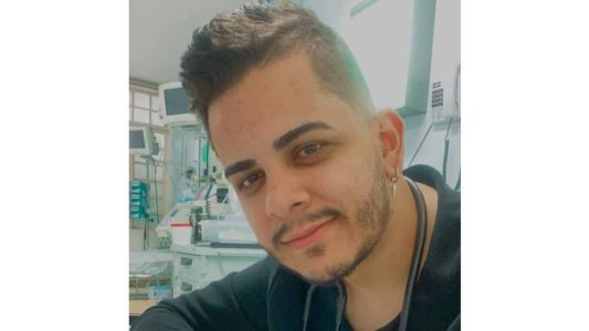 Vinicius Garcia foi morto com 29 facadas no apartamento em que morava, no Centro de BH