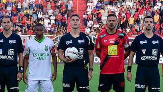 Vinícius Gomes do Amaral apitou a estreia do América no Mineiro