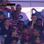 Roger Flores comete gafe e confunde jogador da NFL com ex-BBB