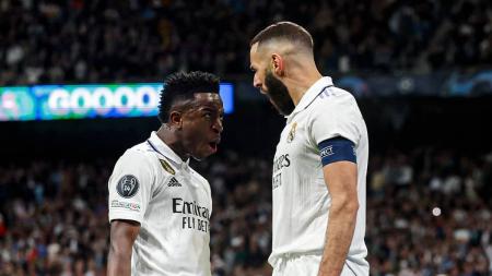 Vinícius Júnior (esq) e Benzema (dir) em vitória do Real Madrid sobre o Chelsea