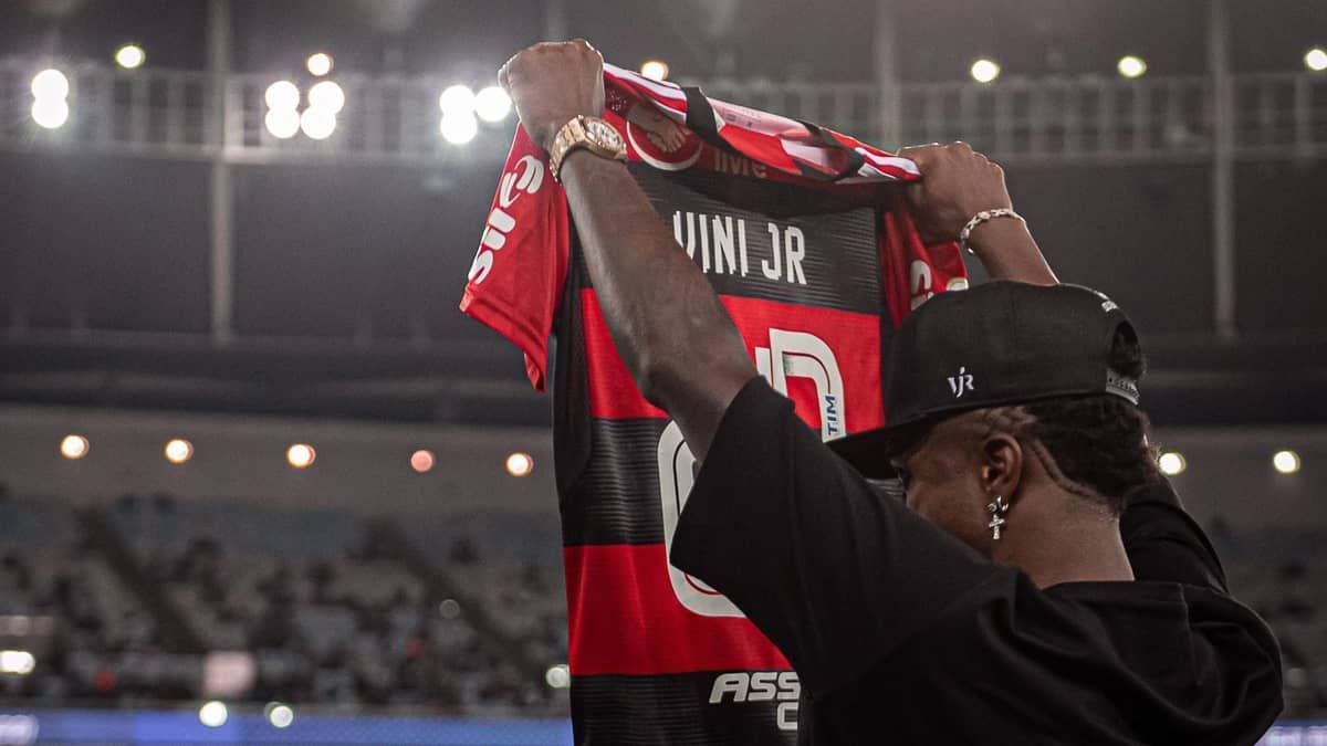Vinicius Júnior revela ter feito promessa para voltar ao Flamengo