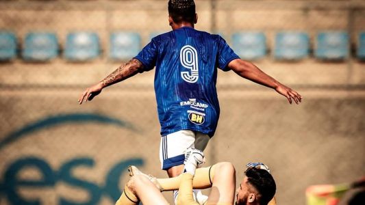 Vinícius Popó é o artilheiro do Brasil na temporada