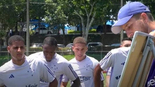 Vinicius Rovaris esteve em campo comandando o treino desta segunda-feira