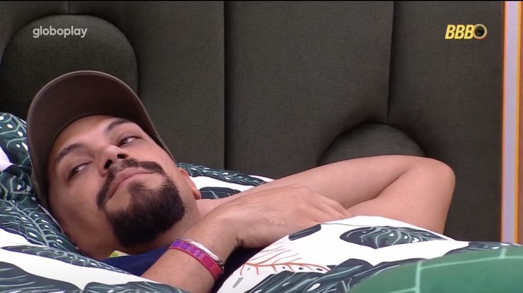 BBB 25: Vinícius lamenta mudança no comportamento de Eva