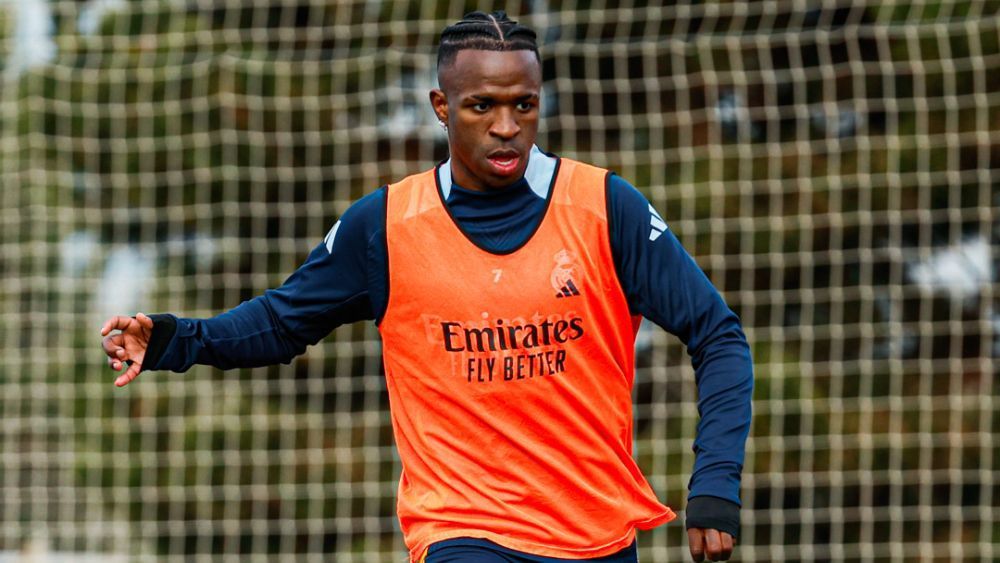 Vini Jr. exibe chuteira personalizada da Nike em homenagem ao prêmio The Best