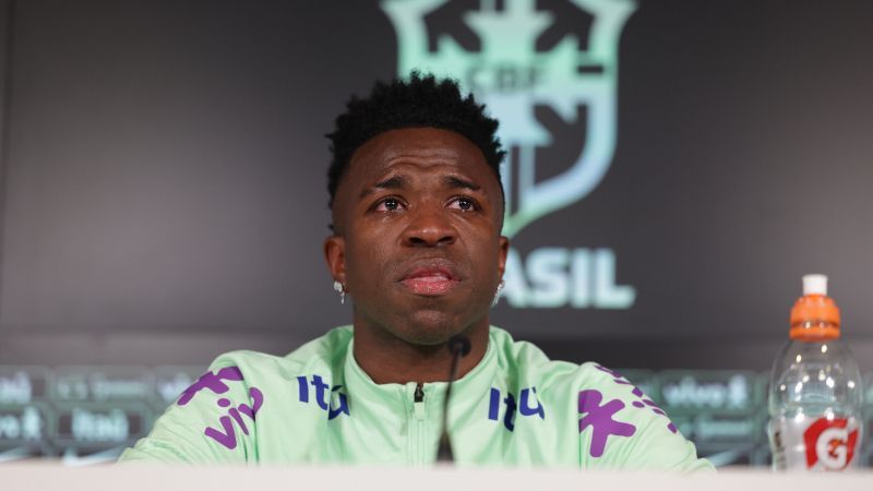 Chilavert zomba de choro de Vini Jr, minimiza racismo e faz comentário homofóbico; veja