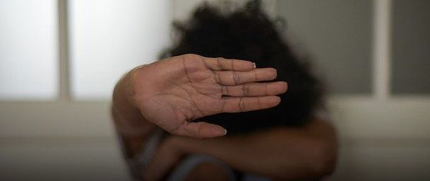 Polícia Militar apreende arma de fogo durante atendimento a ocorrência de violência doméstica em Mariana