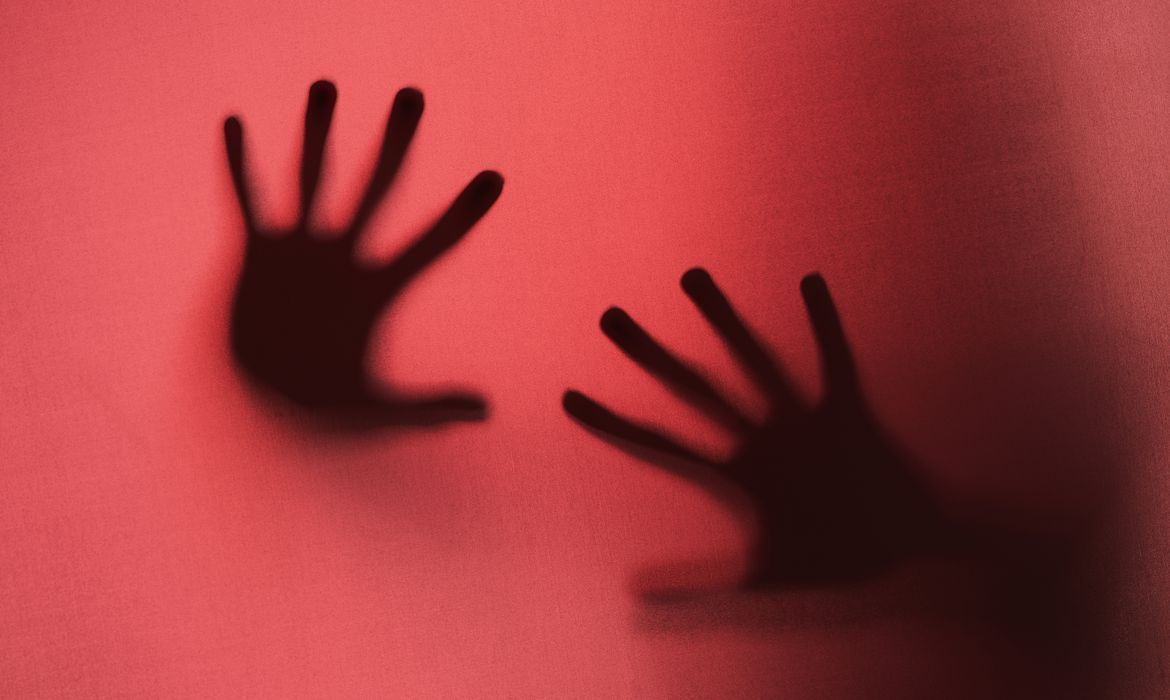 Mulher é vítima de feminicídio com requintes de crueldade em Betim