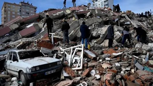 Violento terremoto de magnitude 7,8  abalou a área entre o sudeste da Turquia e o norte da Síria na manhã da última segunda-feira (6)