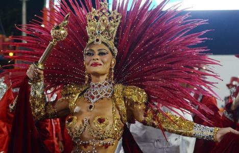 Segundo dia de desfiles das escolas de samba do Rio de Janeiro