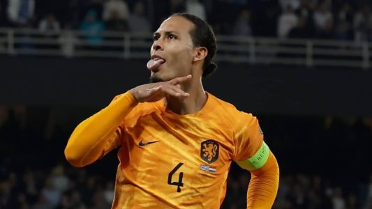 Virgil van Dijk, zagueiro da Holanda, é o jogador de maior nota da nova Seleção da Semana