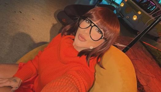 Vestida de Velma, Virginia grava programa no SBT