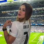 Virginia marca presença em jogo do Real Madrid com presente de Vini Jr.