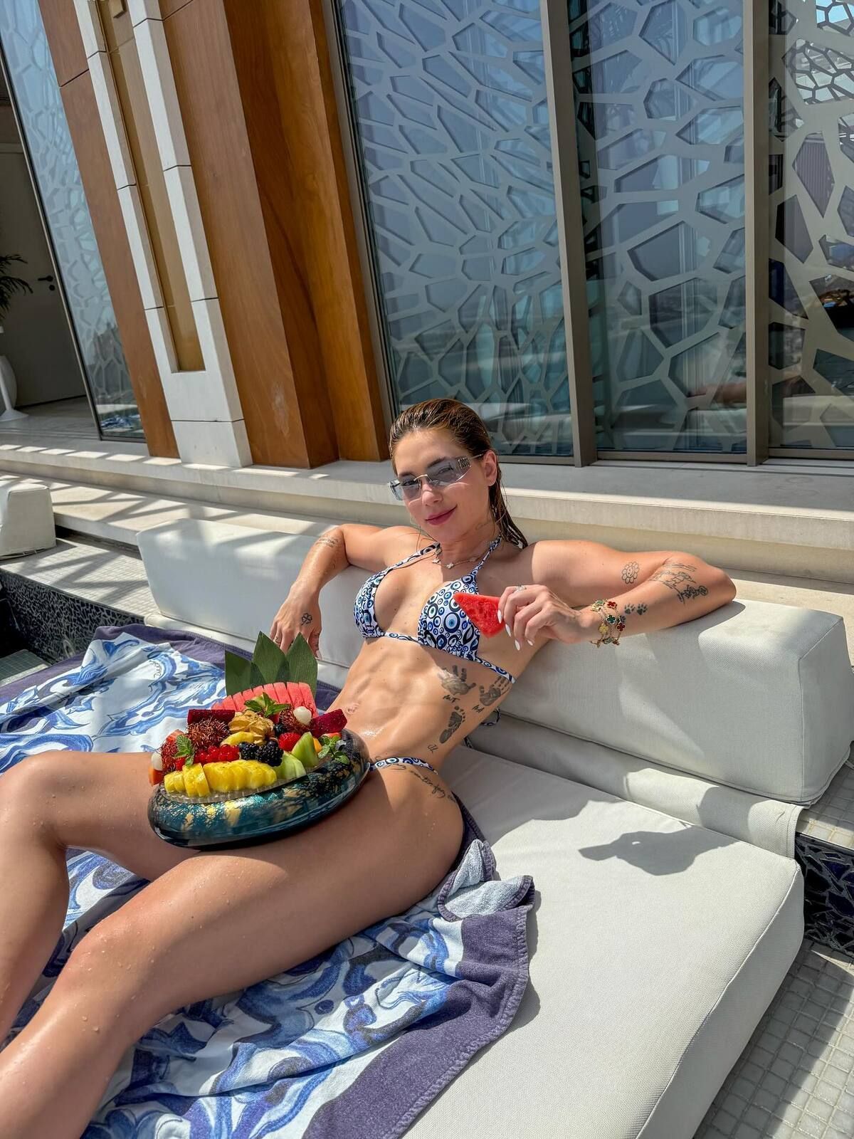Virginia Fonseca ostenta bangalô de luxo em Dubai e destaca: 'Respirou, pagou'