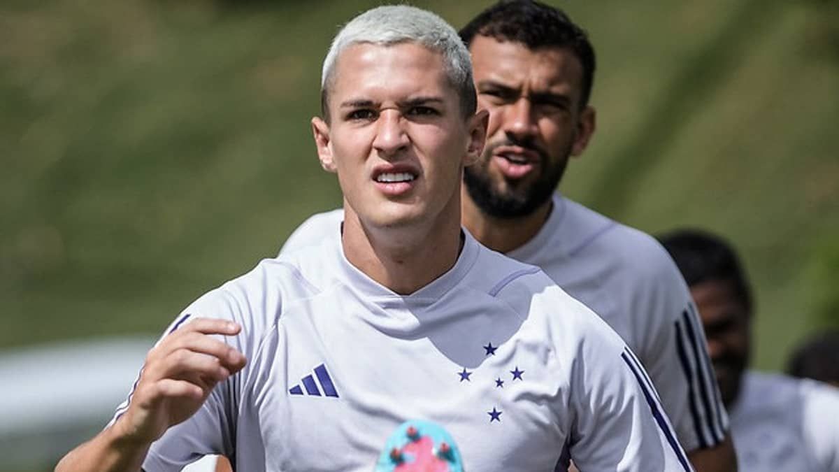 Reavaliado no Cruzeiro, Vital tem lesão descartada e volta a treinar na Toca