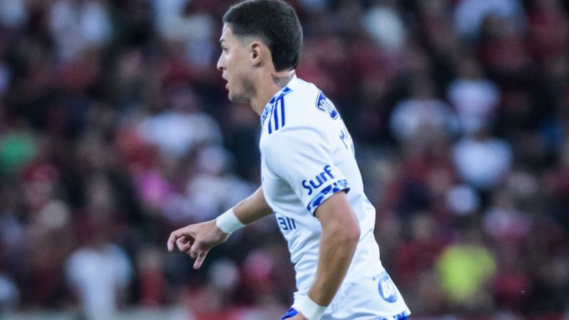 Recuperado de lesão, meia do Cruzeiro volta a entrar em campo após dois meses