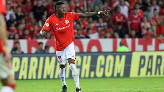 Vitão permanecerá no Internacional por conta da nova normativa da FIFA