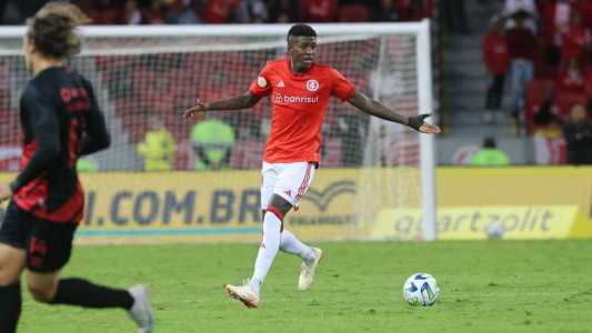 Vitão tem lesão no joelho esquerdo e desfalca o Inter por quatro semanas
