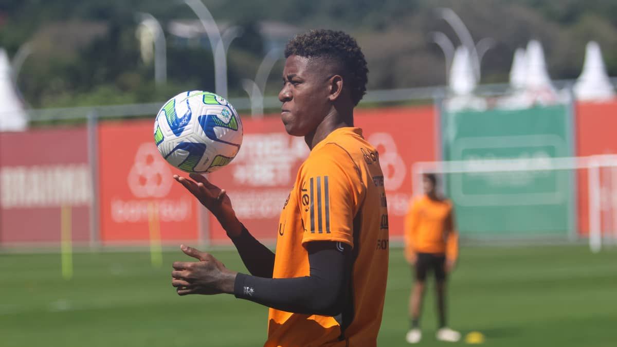 Entenda o futuro de Vitão no Inter após desistência do Real Betis