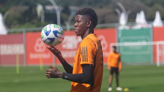 Vitão voltou a trabalhar com bola após lesão muscular