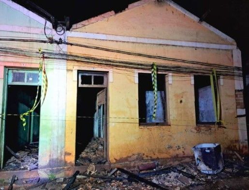 Incêndio atinge casas da Usina no bairro Esperança, em Itabirito