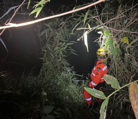 Vítima caiu em local de difícil acesso
