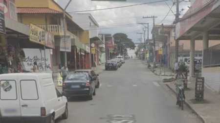Vítima conseguiu chegar até a rua Simonésia, mas morreu antes da chegada do Samu