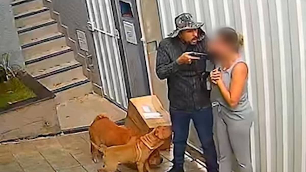 Empresária vítima de assaltantes que se passaram por entregadores diz que filha se trancou no banheiro