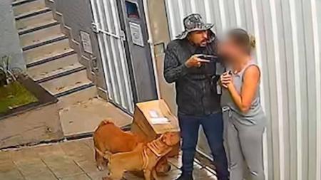 Vítima é rendida por criminoso que se passou por entregador