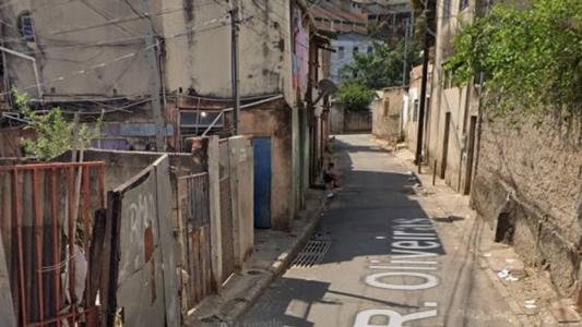 Vítima estava dentro de casa quando foi atacada