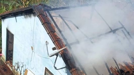 Vítima não estava em casa na hora do incêndio; suspeito foi para Ponte Nova dizendo que mataria a ex-companheira