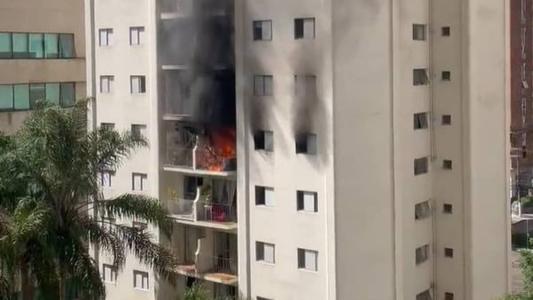 Vítima pulou de edifício para escapar de incêndio no Itaim Bibi, em São Paulo