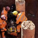 Vídeo: trabalhador cai em buraco de construção de 4 metros de profundidade  