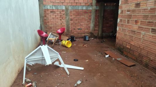 Mulher esfaqueia e mata companheiro após ele ameaçar bebê com garrafa quebrada | CNN Brasil
