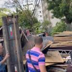 Vídeo: caminhão tomba e atinge gestante e homem na avenida do Contorno, em Belo Horizonte