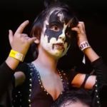 Mini fã do Kiss se cura do câncer e curte show de despedida da banda em BH: ‘obrigado, Deus’
