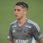 Jovem Vitinho treina e é opção no Atlético para a lateral direita