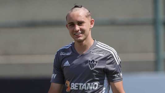 Vitinho passou por trote na Cidade do Galo nesta sexta-feira (5)