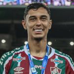 Envolvido em esquema de apostas, Vitor Mendes se despede do Fluminense