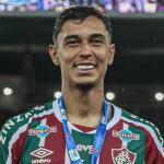 Envolvido em esquema de apostas, Vitor Mendes se despede do Fluminense