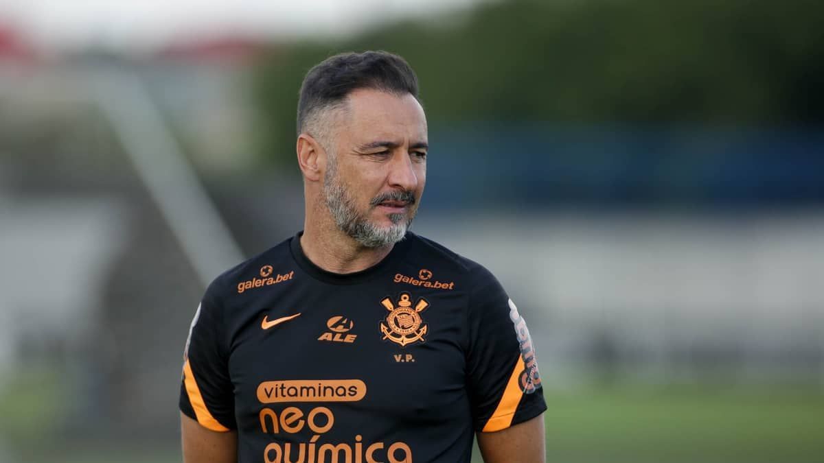 Vítor Pereira desabafa sobre troca do Corinthians pelo Flamengo