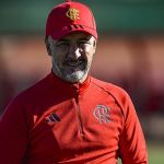 Flamengo: Vítor Pereira elogia postura em vitória sobre o Vasco