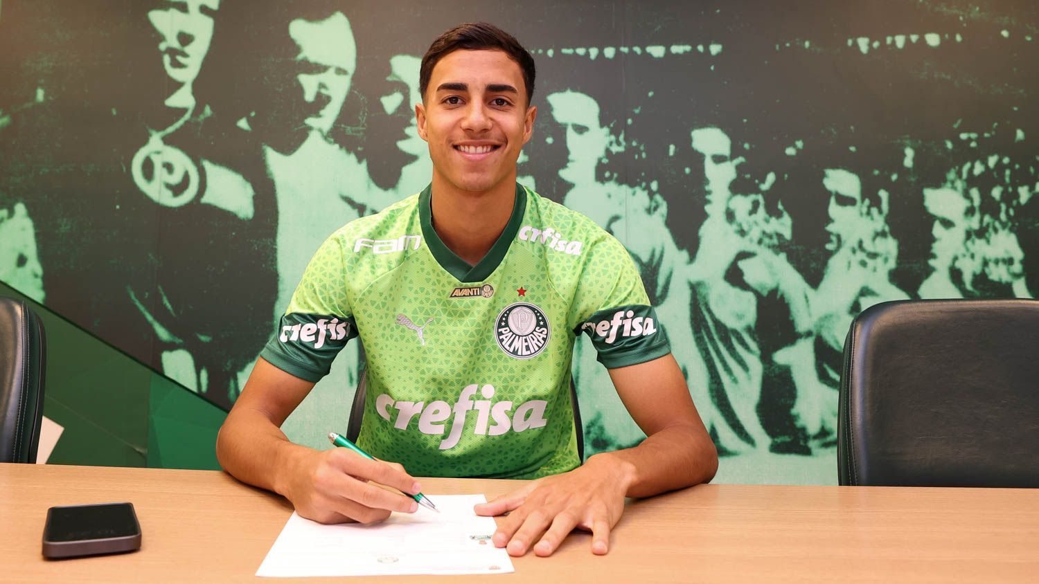 Palmeiras deve acelerar venda de Vitor Reis ao City nesta terça