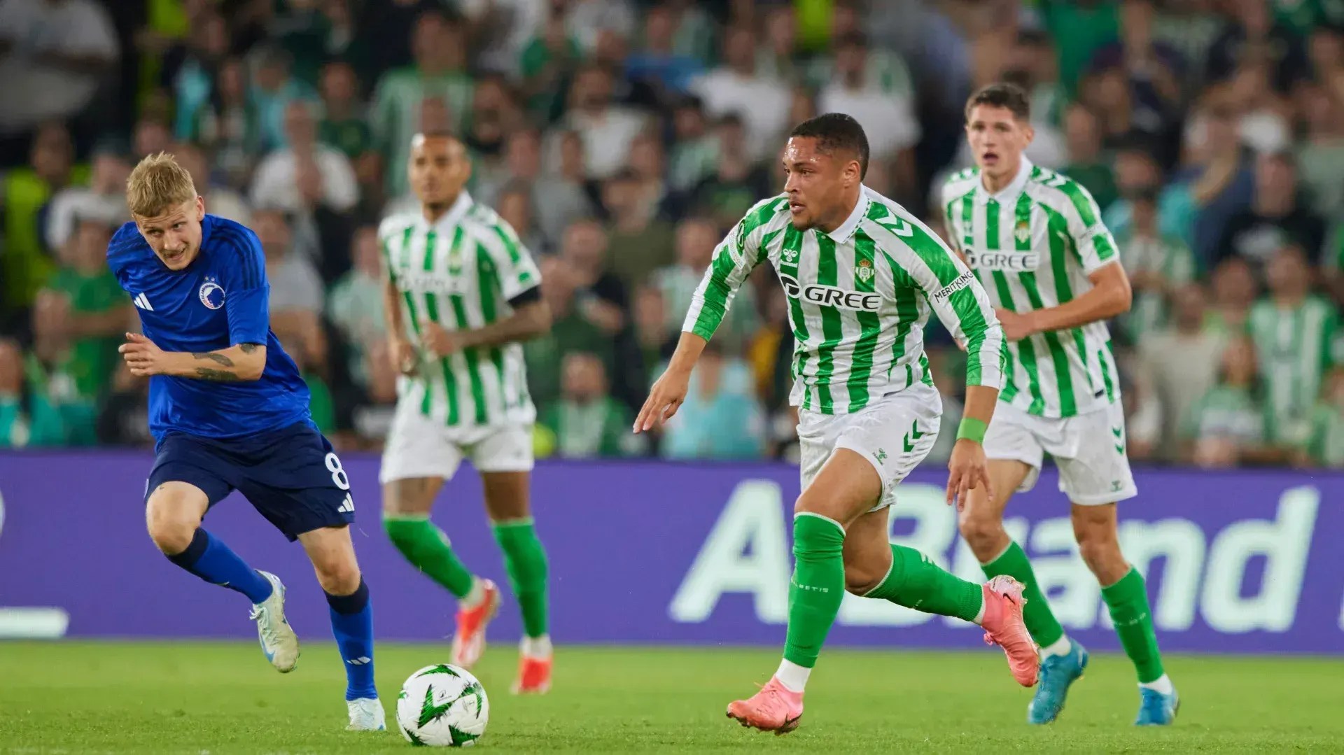 Palmeiras: Betis oficializa acordo com Barcelona pela saída de Vitor Roque